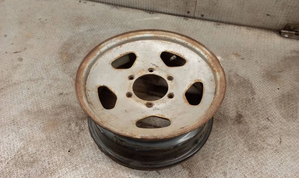 R15 terasvelg (-veljed) – Mitsubishi Pajero (1991-1999)