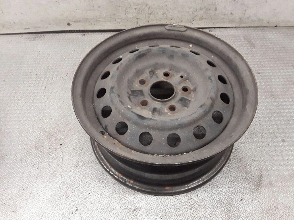 R15 steel rim – Toyota Avensis Verso (2001-2009)