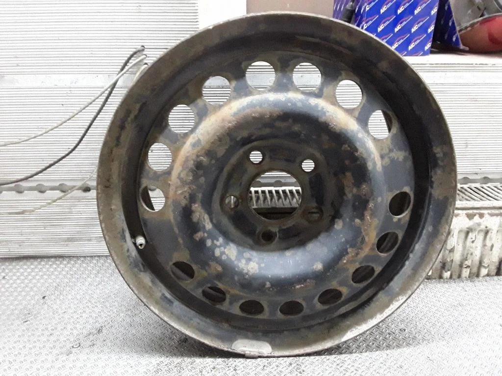 R15 tērauda štancētais disks (-i) – Opel Vectra B (1996-2002)