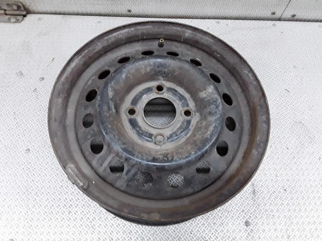 R15 steel rim – Nissan Almera N16 (2000-2010)