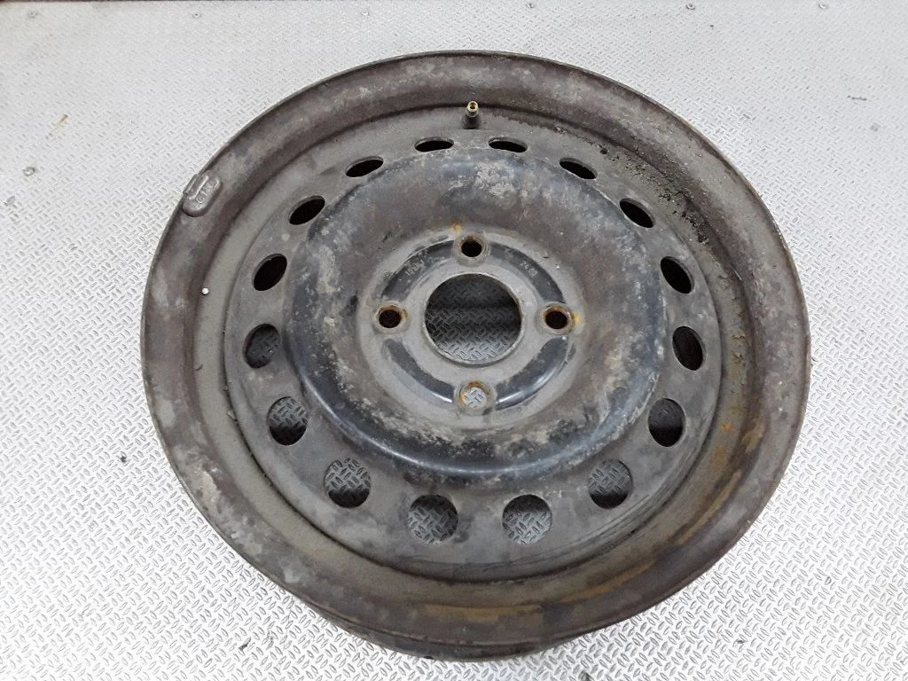 R15 steel rim – Nissan Almera N16 (2000-2010)