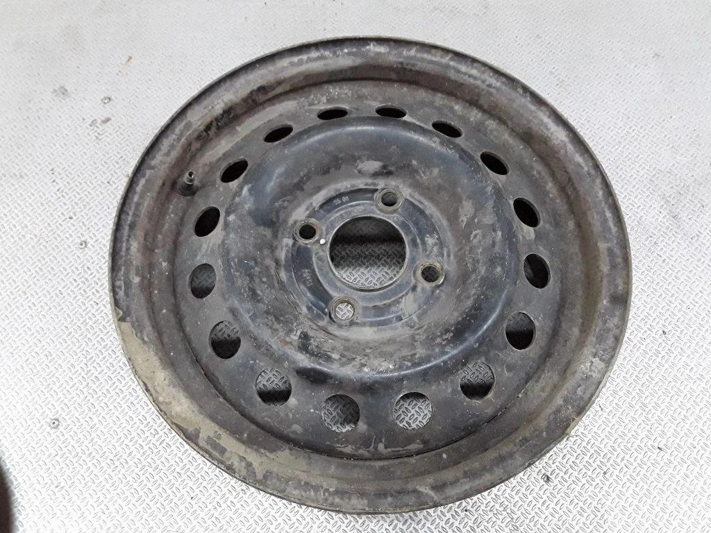 R15 steel rim – Nissan Almera N16 (2000-2010)