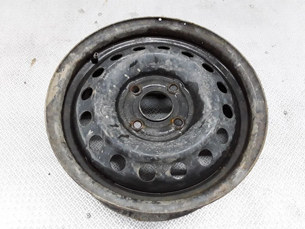 R15 steel rim – Nissan Almera N16 (2000-2010)