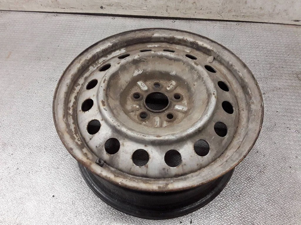 R16 tērauda štancētais disks (-i) – Toyota Avensis T250 (2003-2006)