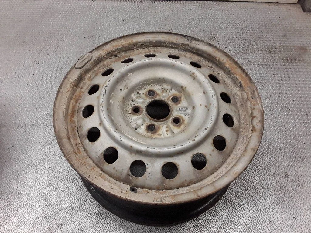 R16 tērauda štancētais disks (-i) – Toyota Avensis T250 (2003-2006)