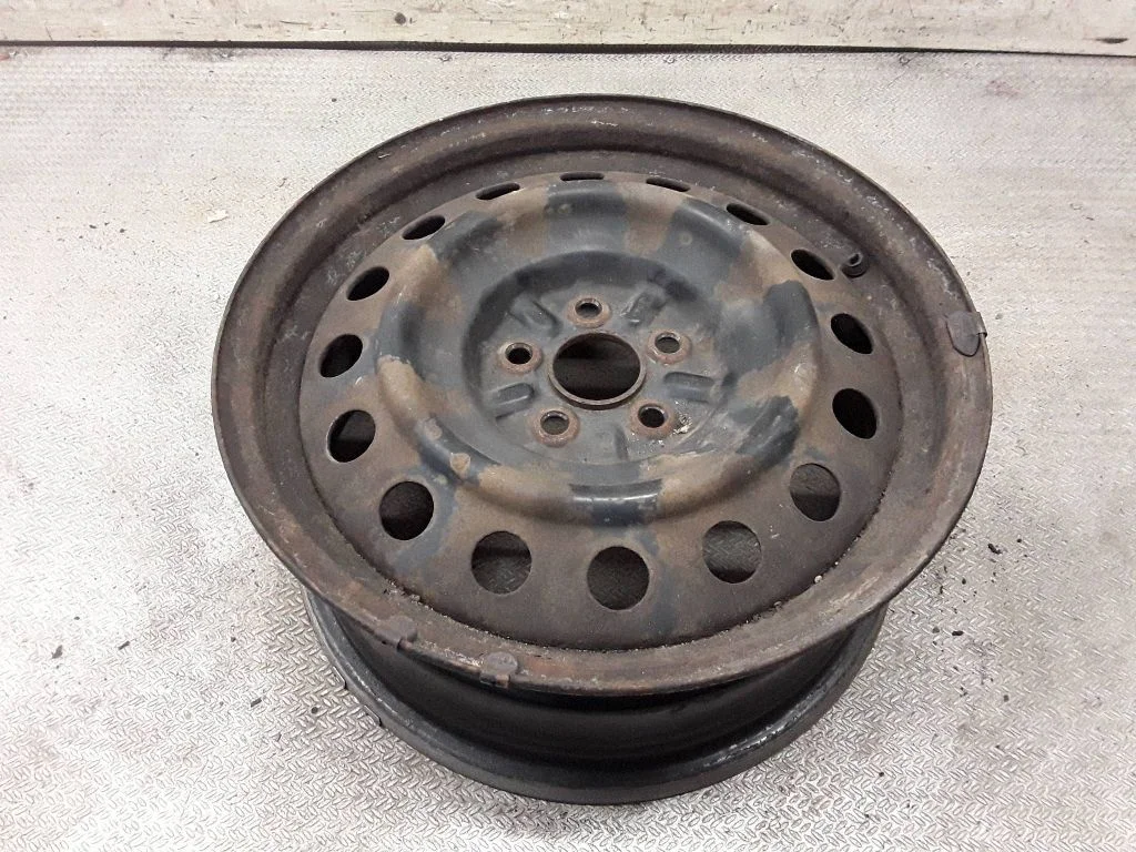 R16 tērauda štancētais disks (-i) – Toyota Avensis T250 (2006-2009)