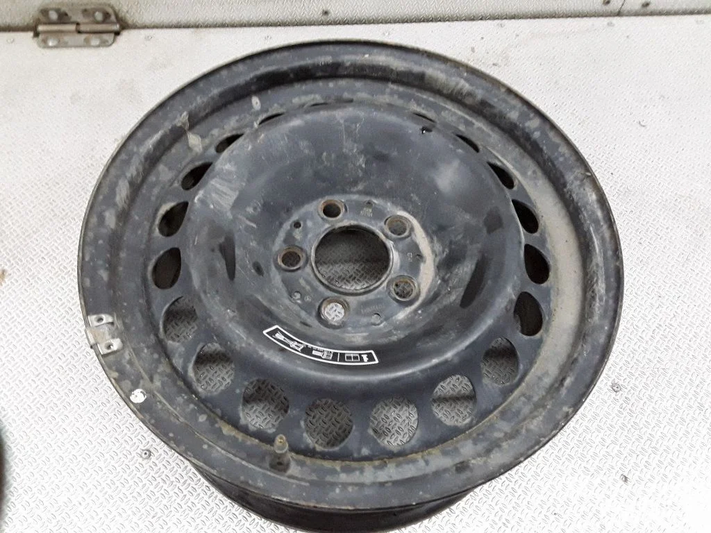 R16 tērauda štancētais disks (-i) – Mercedes-Benz E klase W210 (1995-2002)