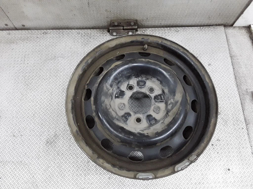 R16 steel rim – Chrysler Grand Voyager III (1995-2000)