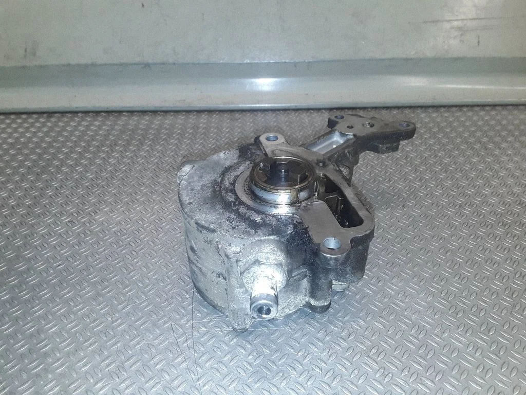 Vacuum pump – Volkswagen Polo IV 9N3 (2005-2009)