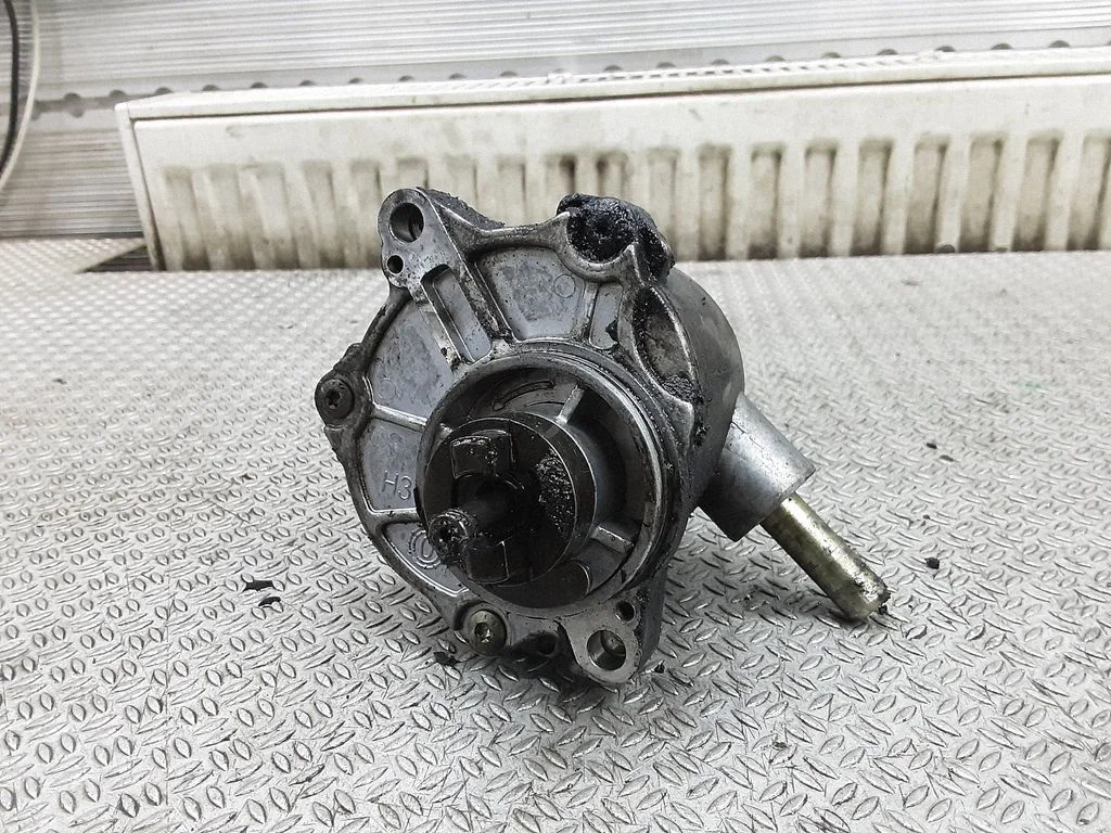 Vacuum pump – Mercedes-Benz S-Class W220 (1998-2006)