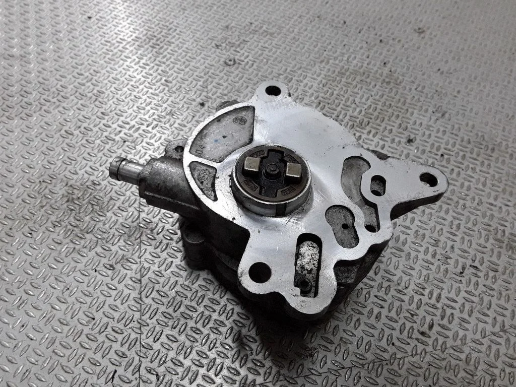 Vacuum pump – Volkswagen Touran I (2003-2010)