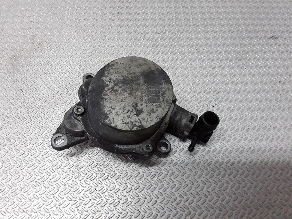 Vacuum pump – Opel Vivaro (2001-2014)