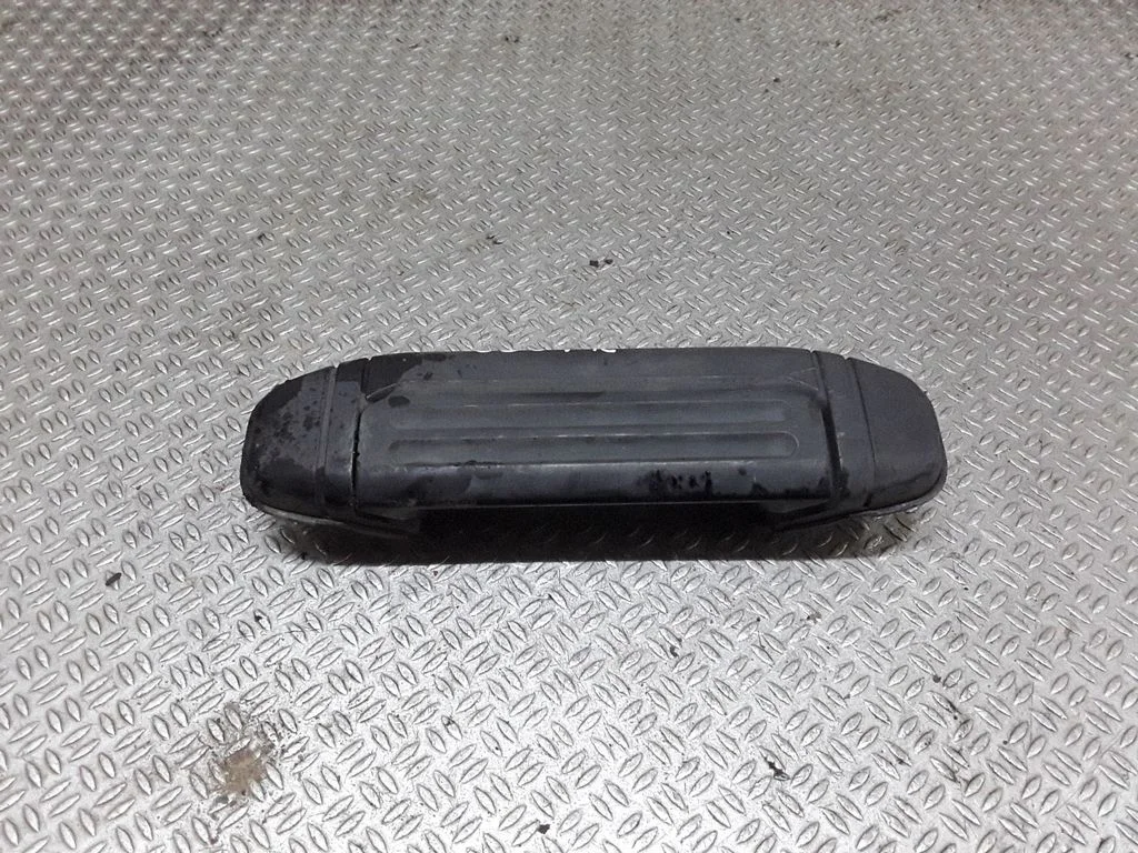 Front door exterior handle – Mitsubishi Pajero (1991-1999)