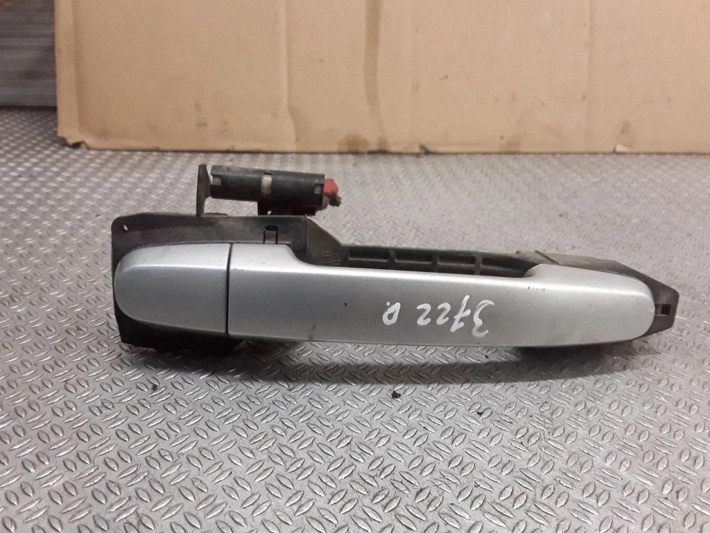 Front door exterior handle – right