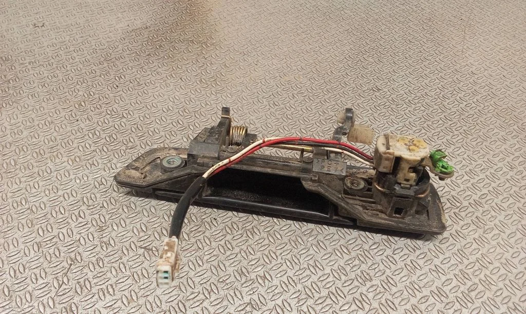Front door exterior handle – Mitsubishi Pajero Sport I (1996-2008)