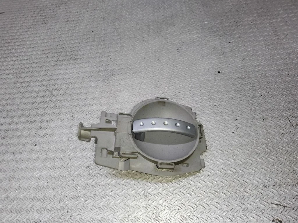 Esiukse sisemine käepide – Citroen C3 (2002-2004)