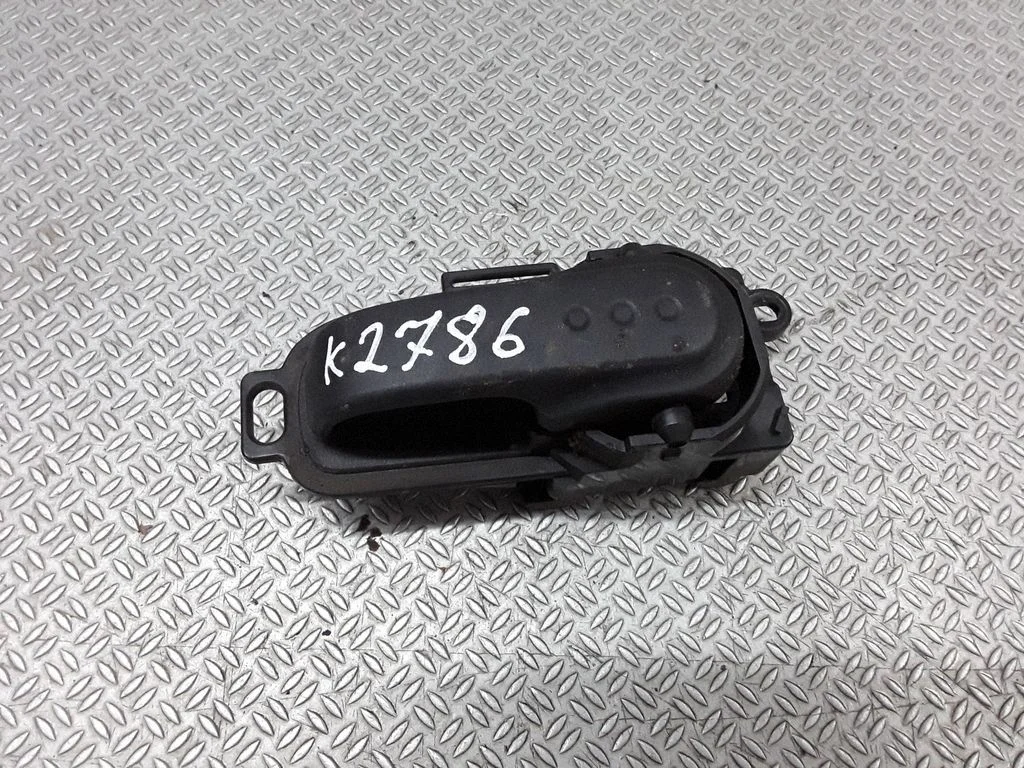 Front door interior handle – Nissan Micra (2003-2007)