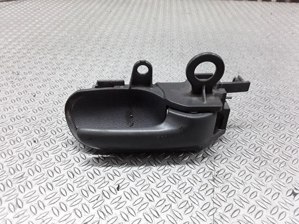 Front door interior handle – Toyota Yaris Verso (1999-2005)
