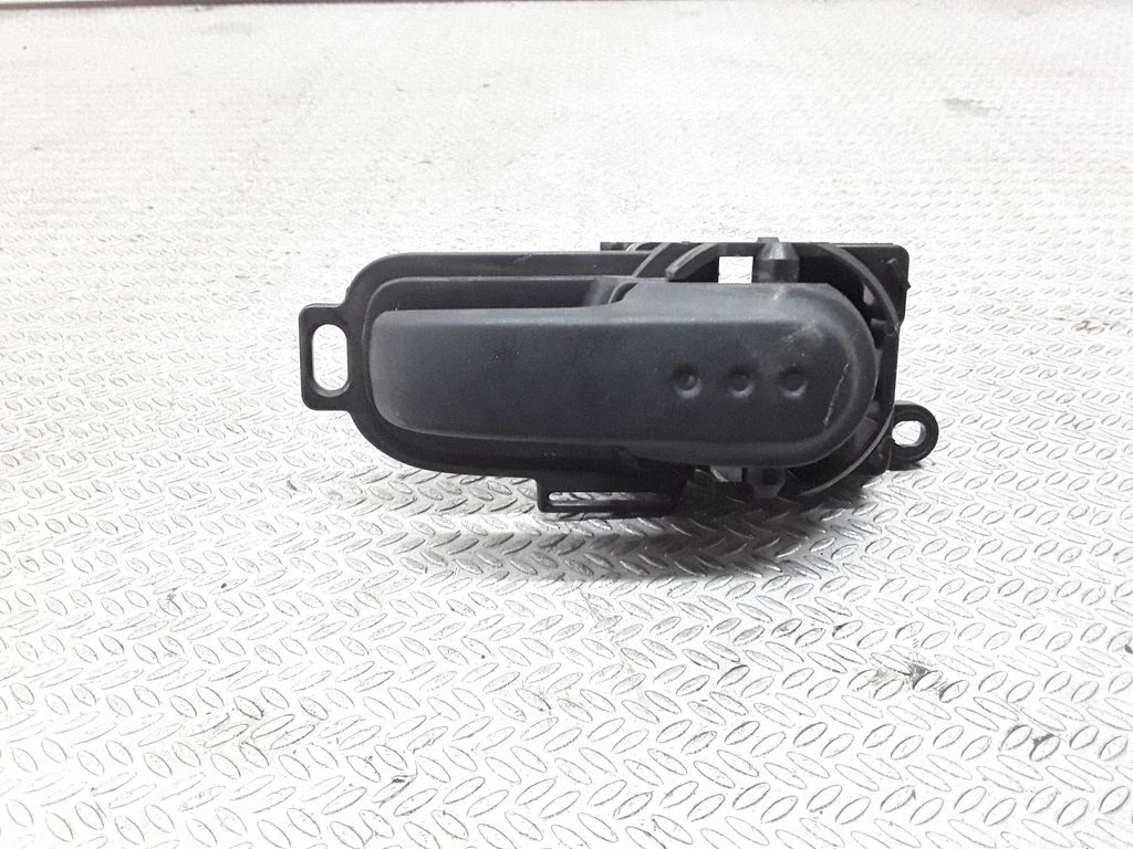 Front door interior handle – Nissan Micra (2003-2007)