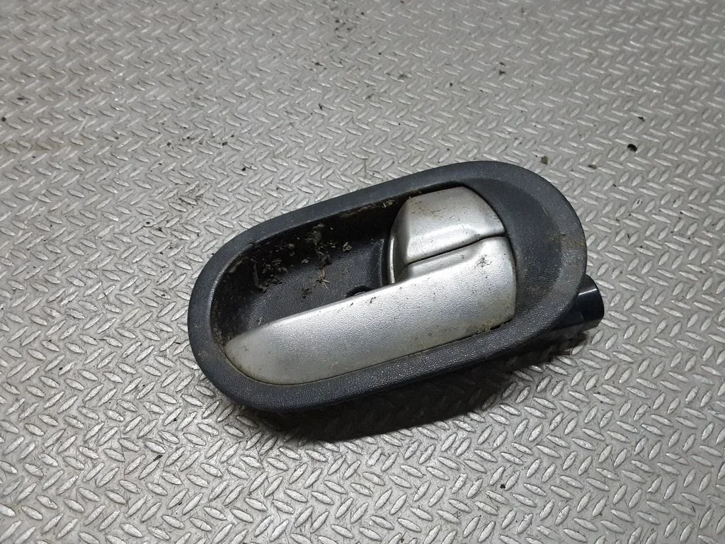 Esiukse sisemine käepide – Mitsubishi Colt CZ3 (2006-2009)