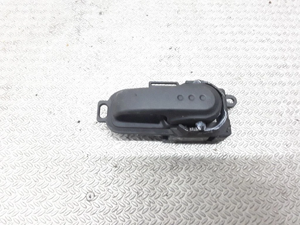 Front door interior handle – Nissan Micra (2003-2007)