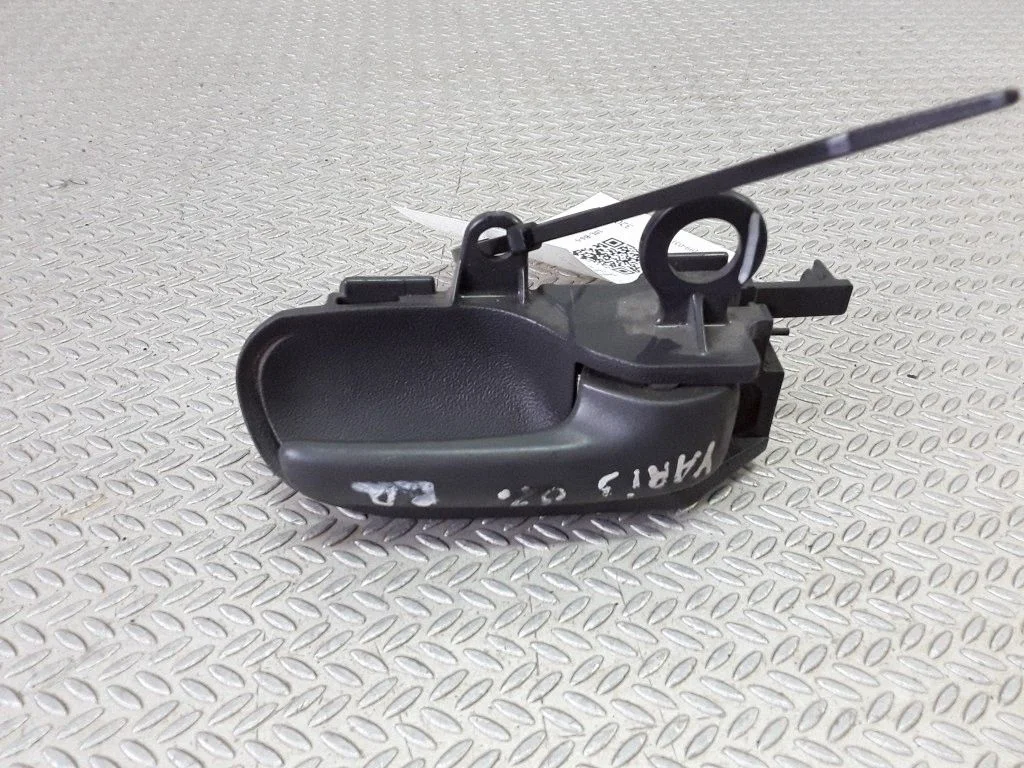 Front door interior handle – Toyota Yaris Verso (1999-2005)