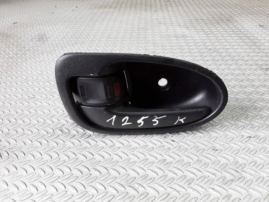 Front door interior handle – Toyota Yaris (2006-2011)