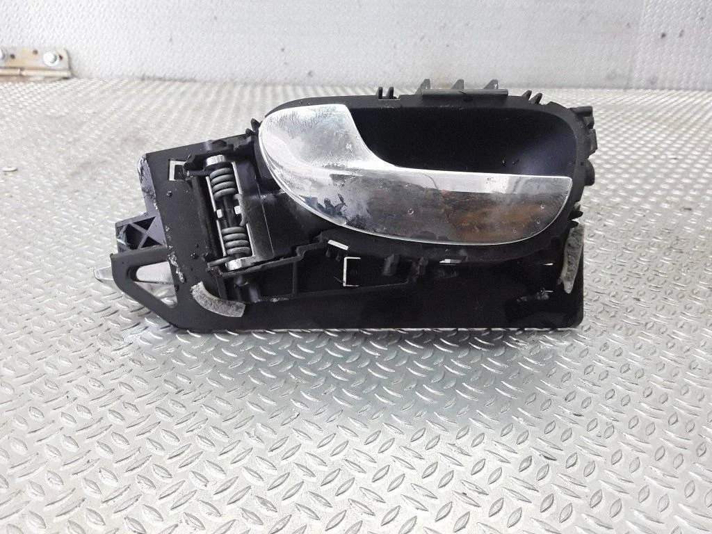 Front door interior handle – Peugeot 307 (2001-2005)