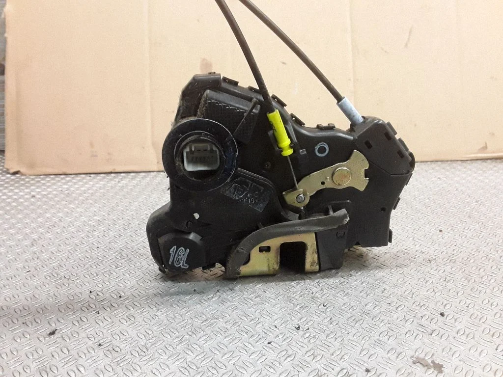 Front door lock – left