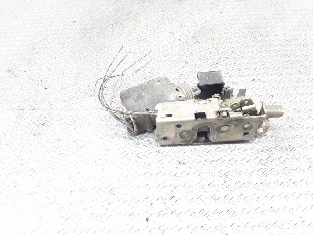 Front door lock – Mercedes-Benz Sprinter W901 W902 W903 W904 (1995-2007)