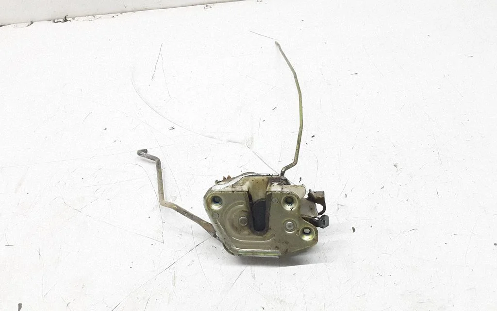 Front door lock – Mitsubishi Pajero (1991-1999)