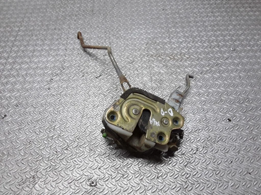 Front door lock – Mitsubishi Pajero (1991-1999)