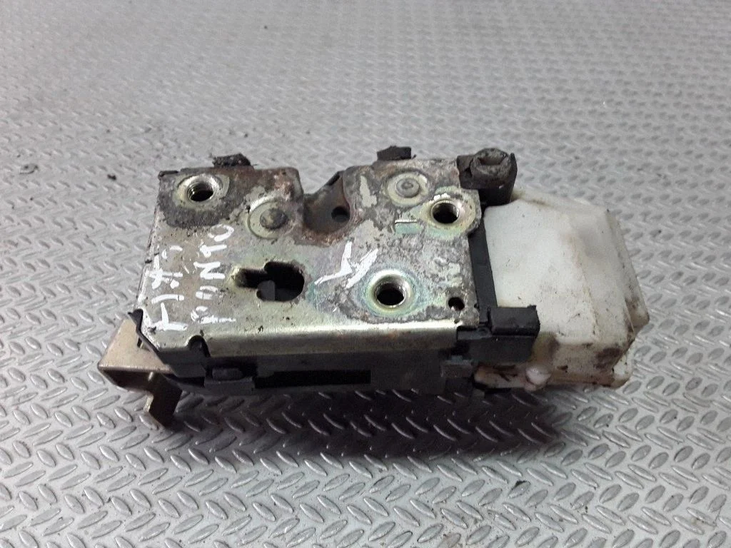 Front door lock – Fiat Punto (176) (1993-1999)