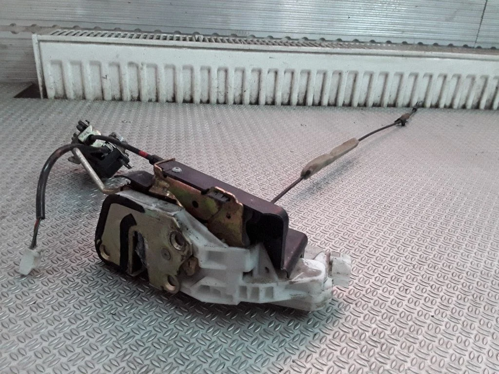 Front door lock – Mitsubishi Pajero Sport I (1996-2008)