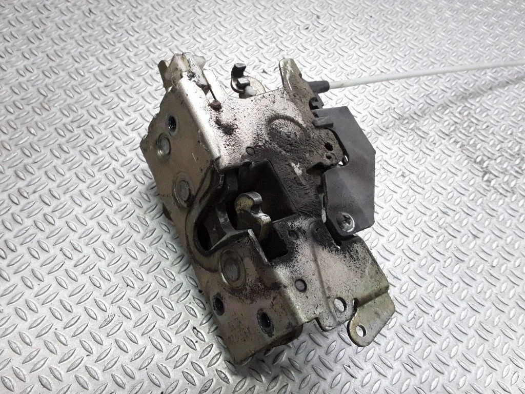 Front door lock – Mercedes-Benz Sprinter W901 W902 W903 W904 (1995-2007)