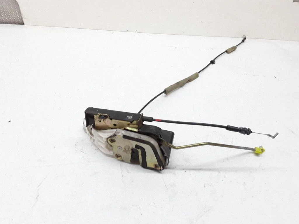 Front door lock – Mitsubishi Pajero Sport I (1996-2008)
