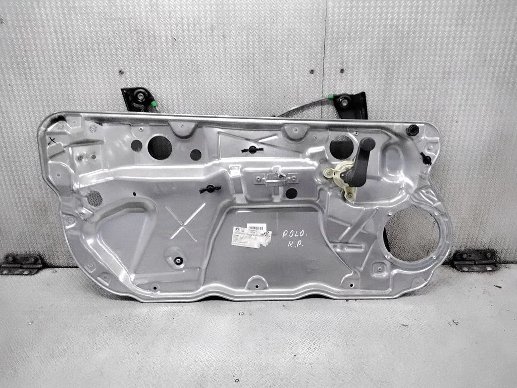 Front door manual window regulator – Volkswagen Polo (2002-2005)
