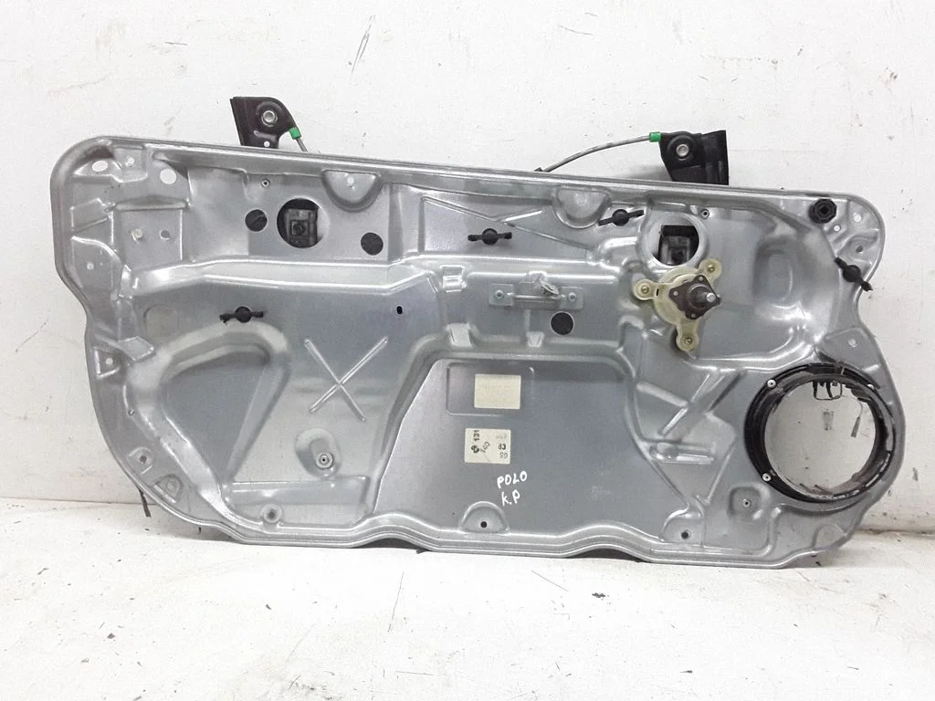 Front door manual window regulator – Volkswagen Polo (2002-2005)