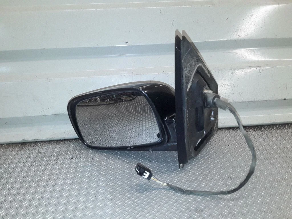 Esiukse elektriline välispeegel – Toyota Yaris Verso (1999-2005)