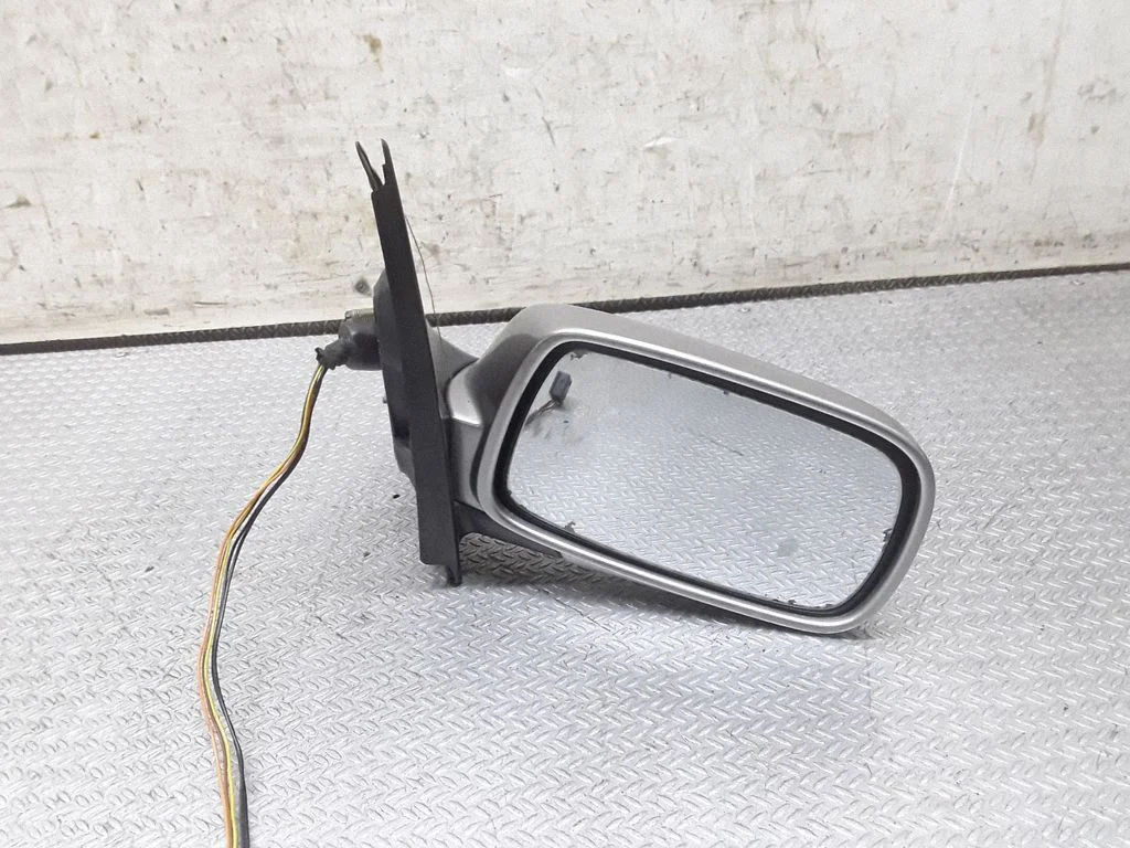 Esiukse elektriline välispeegel – Toyota Yaris Verso (1999-2005)