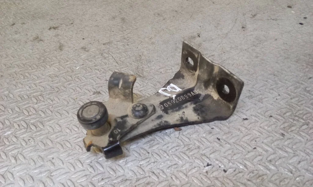Liugukse ülemine rulli juhik/ hing – Volkswagen Routan (2008-2014)