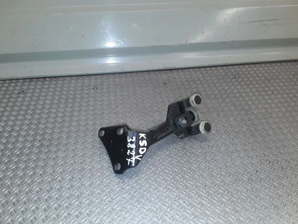 Augšējā rullīša vadotne/ augšējā eņģe – Volkswagen Crafter (2006-2016)