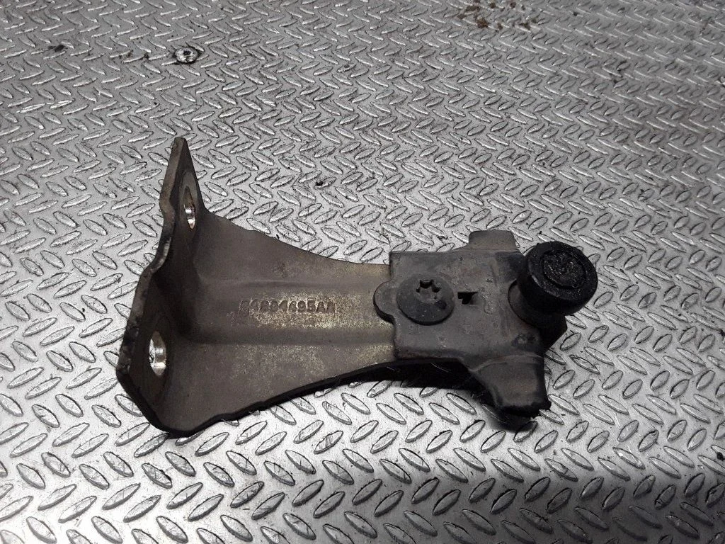 Sliding door upper roller guide/hinge – Chrysler Town & Country IV (2001-2007)