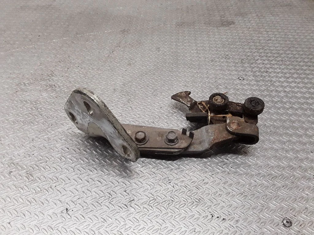 Sliding door lower roller guide/hinge – Fiat Ducato (2002-2006)