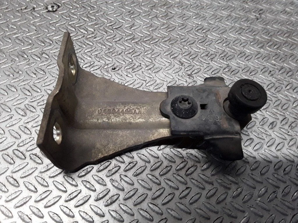 Sliding door upper roller guide/hinge – Chrysler Town & Country IV (2001-2007)