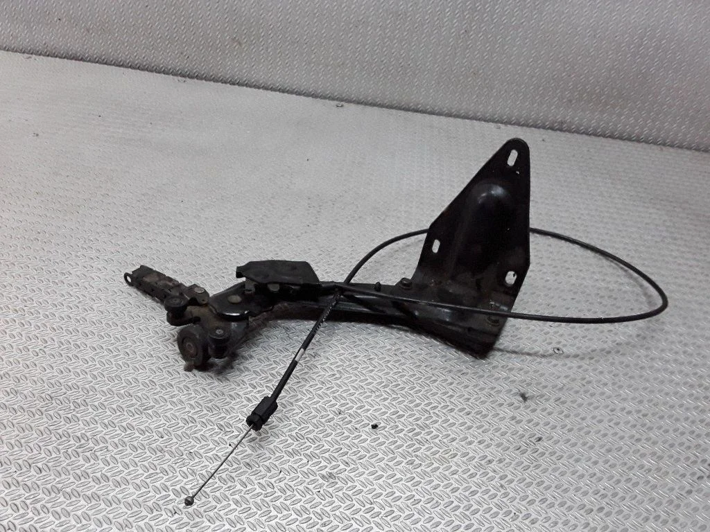 Sliding door lower roller guide/hinge – Chrysler Voyager (1996-2001)