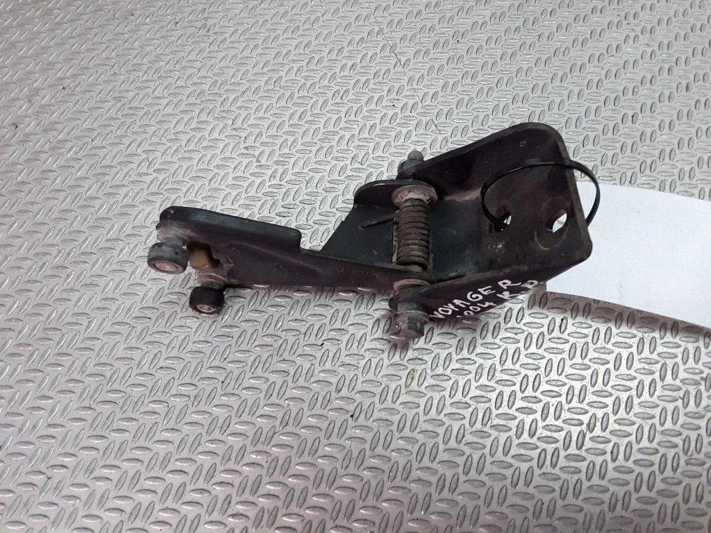 Sliding door lower roller guide/hinge – Chrysler Grand Voyager IV (2001-2007)