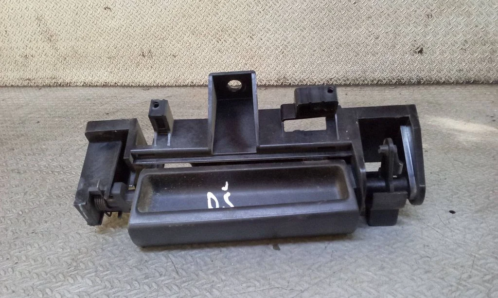 Sliding door interior handle – Volkswagen Routan (2008-2014)
