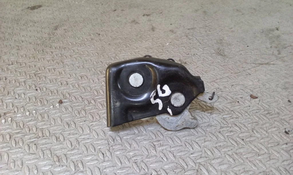 Sliding door lock – Volkswagen Routan (2008-2014)