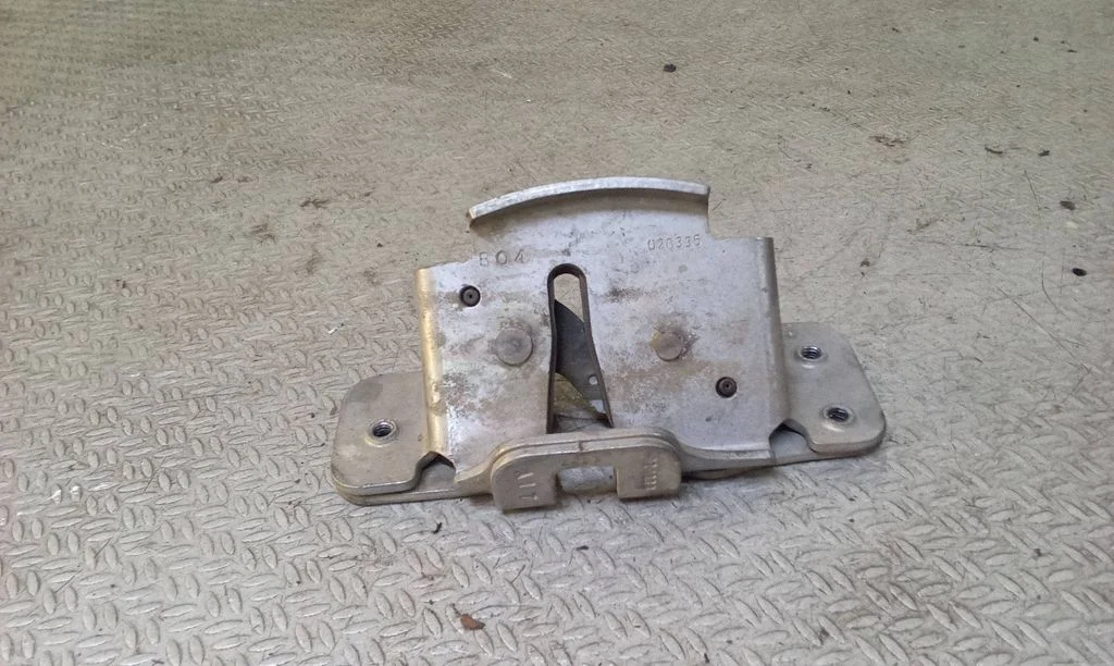 Sliding door lock – Volkswagen Routan (2008-2014)